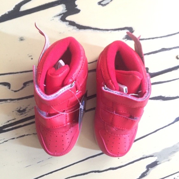 Kids red winged led light up shoe - Picture 5 of 6